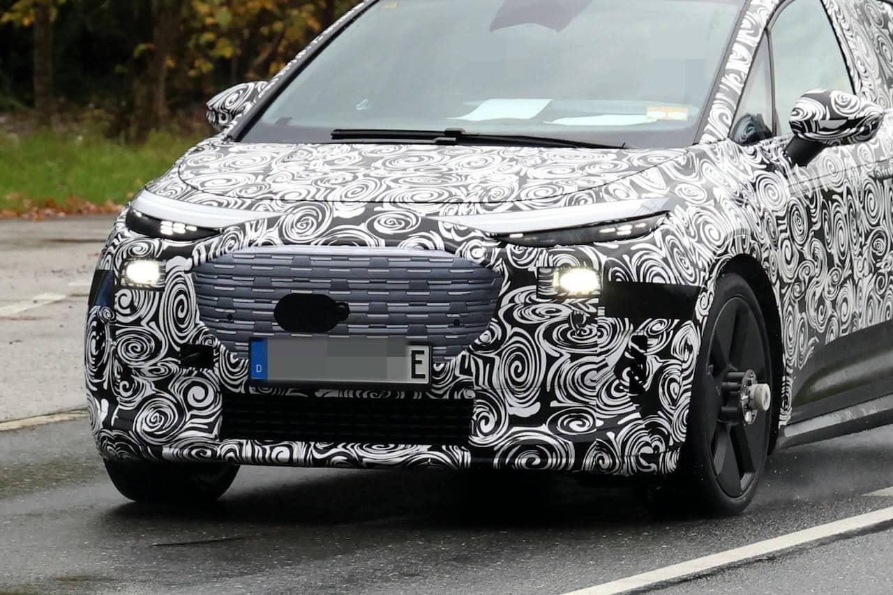 アウディ「A2」がEVで復活か。Q2後継の最小クロスオーバー、新型プロトタイプを初捕捉