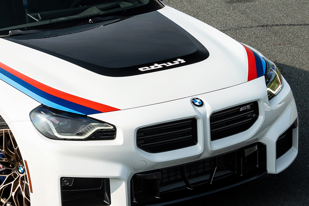 6速MTのみ！ 伝説の“鏡文字turbo”をまとう限定車「BMW M2ターボ デザインエディション」北米デビュー