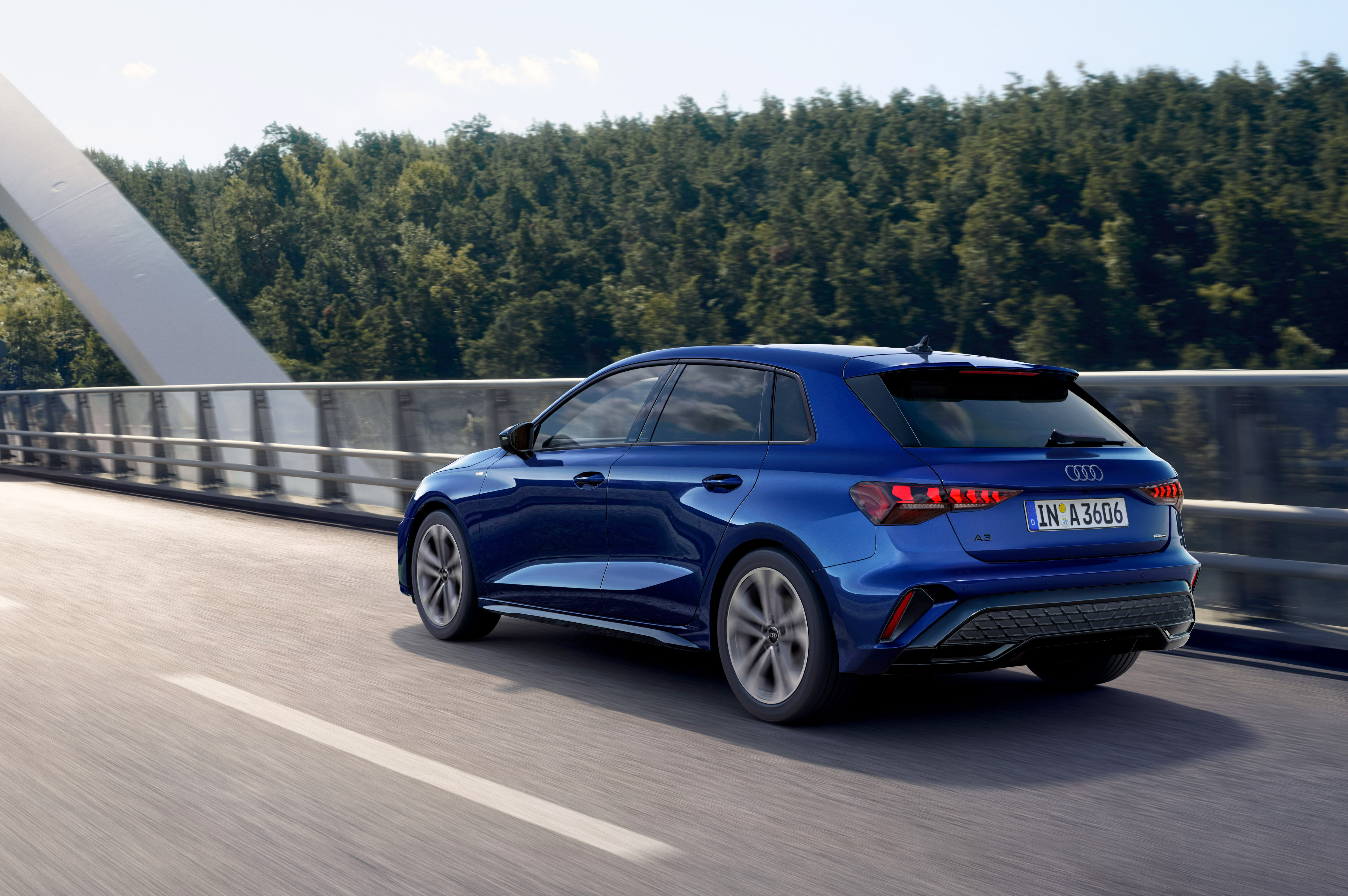 アウディ「A3スポーツバック／セダン」に待望の四輪駆動。「40 TFSI