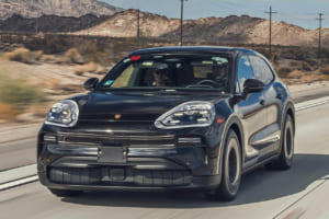 航続600km超、10分で300km。ポルシェ新型「カイエン・エレクトリック」、革新の800V技術が示す“圧倒的実力”