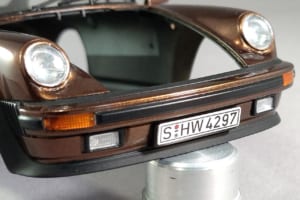 タミヤのボディとフジミのシャシーで作る1/24スケール・プラモデルのポルシェ911ターボ