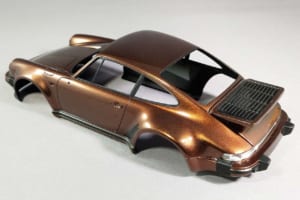 タミヤのボディとフジミのシャシーで作る1/24スケール・プラモデルのポルシェ911ターボ