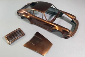タミヤのボディとフジミのシャシーで作る1/24スケール・プラモデルのポルシェ911ターボ