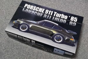 フジミ製プラモデルのポルシェ911ターボ