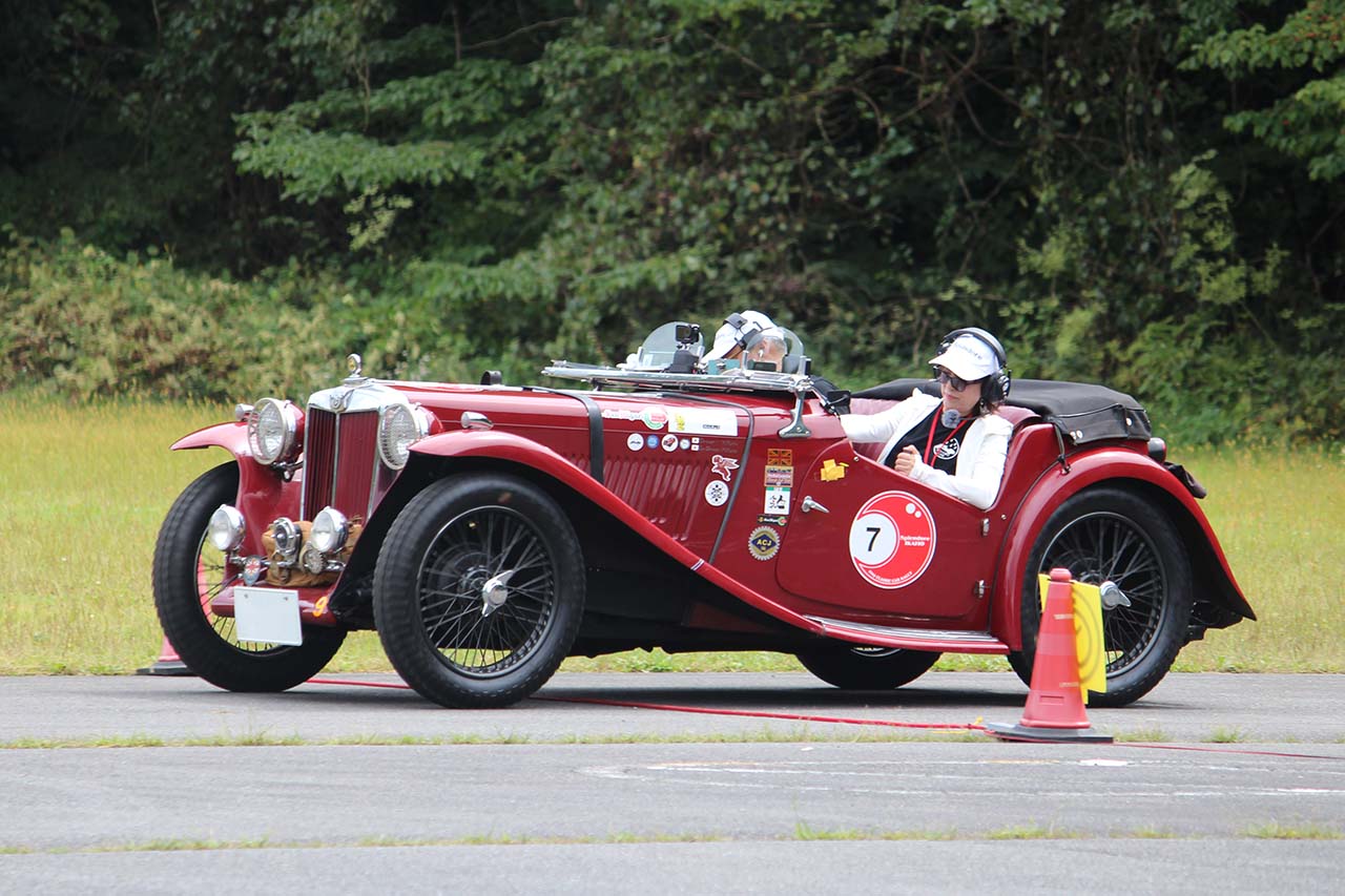 堺正章、石田純一もクラシックカーで駆け抜けた。ビギナーを魅了する