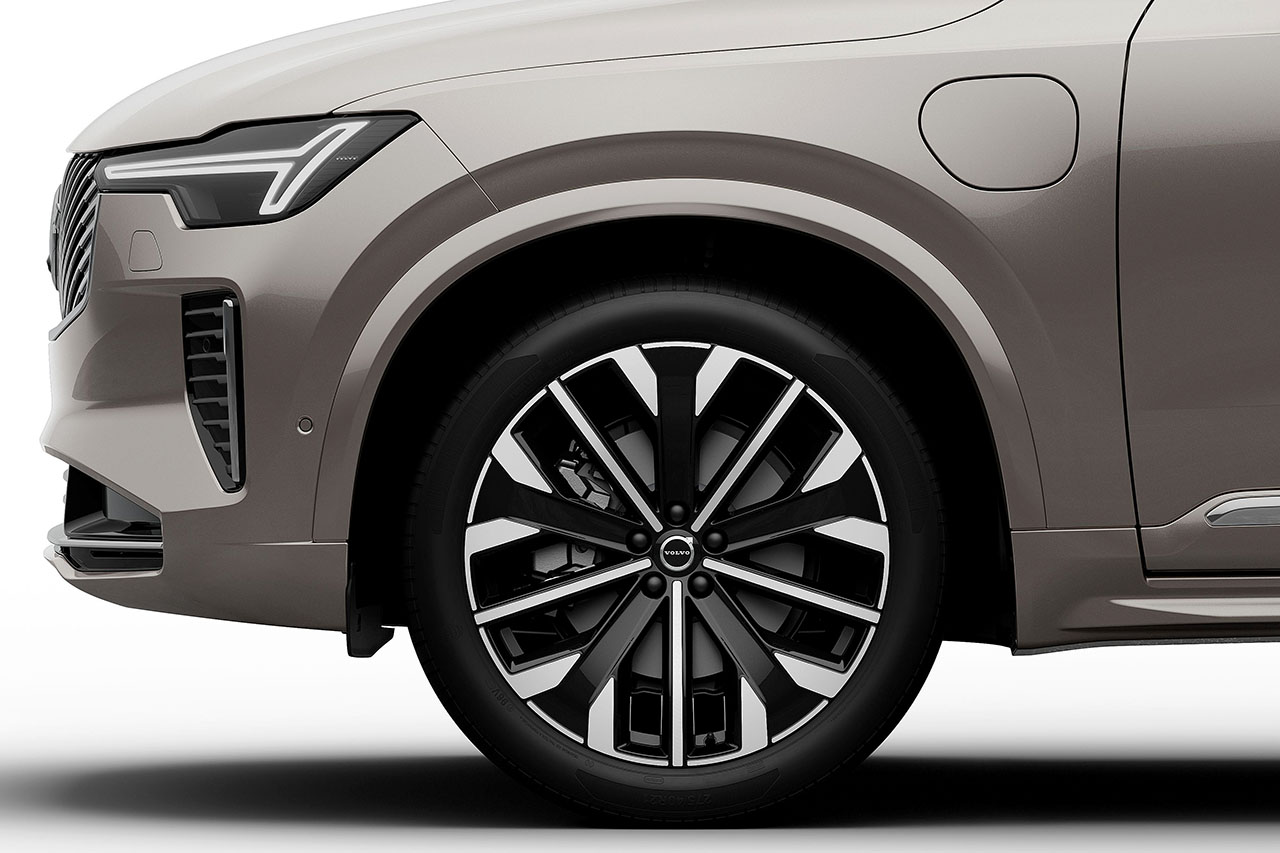 クロームの輝きが新たな選択肢。ボルボ「XC90」に100台限定の特別仕様