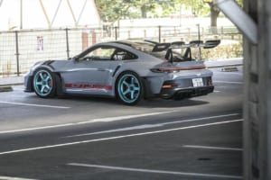 「ポルシェに食らいつく」矜持の結晶。992型911GT3RS用アドバン・レーシングGT、サーキットを見据えた専用設計の意地【ホイールカタログ2025-2026冬】