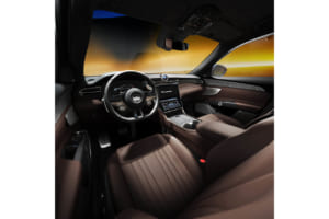 マセラティ・グレカーレ・ルミナブルー