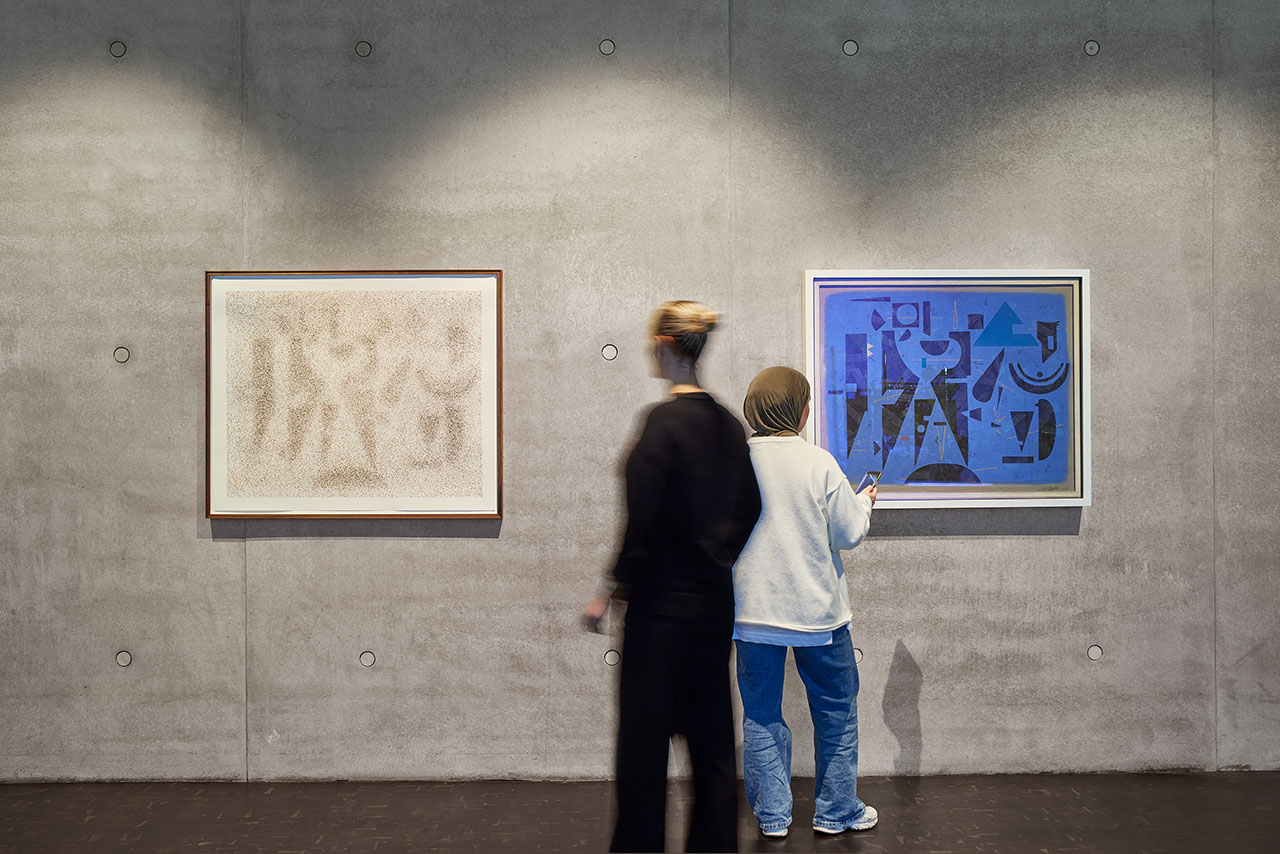 「エンジニアリングの聖地」に投じられた異質の問い。メルセデス博物館が仕掛ける、技術史と現代アートの大胆な実験