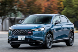 【試乗】全高1545mmの必然と「鼻先がスッと入る」快感。ホンダ「ヴェゼル e:HEV RS」の真価