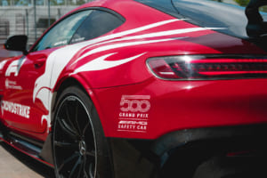 オースティンでのアニバーサリー出場にあたり、FIA F1公式セーフティカーのメルセデスAMGには「500」の特別なデザインが明記されている。