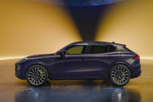 マセラティ・グレカーレ・ルミナブルー