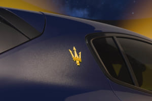 マセラティ・グレカーレ・ルミナブルー