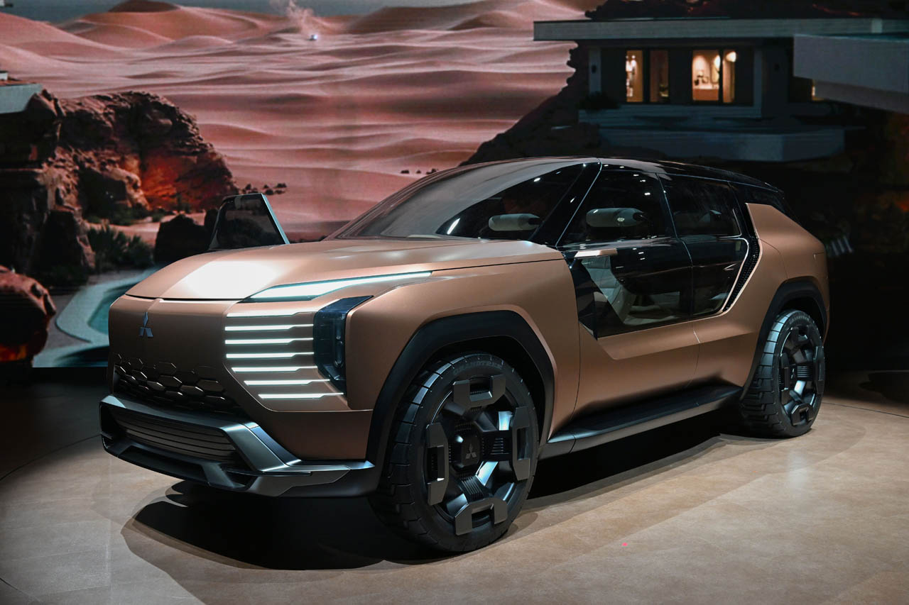 AIが相棒になるPHEV SUV。三菱「エレバンス コンセプト」世界初公開