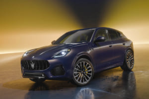 マセラティ・グレカーレ・ルミナブルー