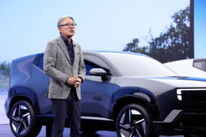 ホンダの三部敏宏社長とHonda 0 α プロトタイプ