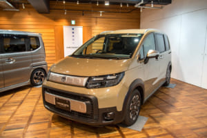 ホンダ・フリードのカロッツェリアデモカー