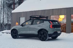人気の電動コンパクトSUV「EX30」の悪路走破性を高めた「EX30クロスカントリー」とフラッグシップSUV「XC90」のPHEV版を展示！ ボルボ出展情報【EV:LIFE KOBE 2025】