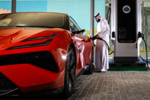 ロータス・エメヤ、猛暑のクウェートで443kWを記録。過酷な環境で証明された「真価」