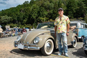 1963年式フォルクスワーゲン・タイプ1カブリオレと、オーナーの大塚さん