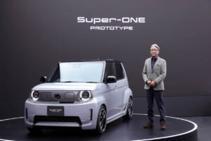 ホンダの三部敏宏社長とHonda Super-ONE プロトタイプ