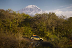 特別仕様車「DEFENDER TROPHY EDITION CURATED FOR JAPAN」