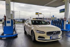 現役チェリストにしてドイツ唯一の日本人女性タクシードライバー。在独30年、彼女が語る現地の交通事情