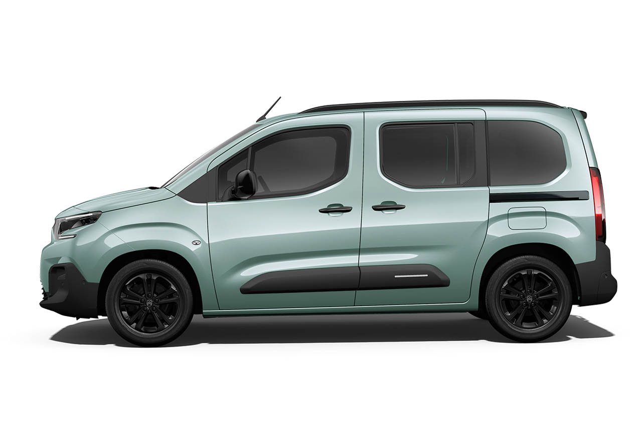 アクアグリーンをまとったシトロエン・ベルランゴ MAX BlueHDi（5人乗り）