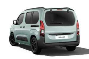 アクアグリーンをまとったシトロエン・ベルランゴ MAX BlueHDi（5人乗り）