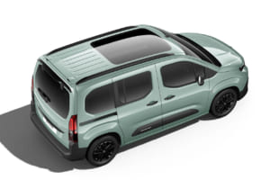 アクアグリーンをまとったシトロエン・ベルランゴ MAX BlueHDi（5人乗り）