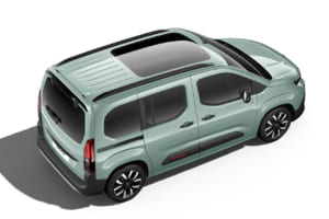 アクアグリーンをまとったシトロエン・ベルランゴ MAX BlueHDi XTR Grip Control Package（5人乗り）