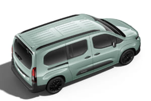 アクアグリーンをまとったシトロエン・ベルランゴ LONG MAX BlueHDi（7人乗り）