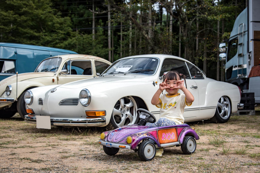 VW Autumn 2025：ベストペダルカーを受賞した井上さんの愛娘、リコちゃん。