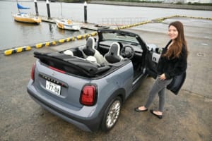 30歳目前、欲しかったのは「屋根が開く」非日常。MINIコンバーチブルが、私の憧れと現実を繋いだワケ【黒木美珠の輸入車デビューへの道】