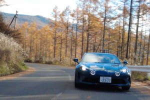 アルピーヌA110 GTとA110 Sに代わり、新たにラインアップに加わったアルピーヌA110 GTS。アルピーヌA110 Sのシャシースポールをベースにしながらも、アルピーヌA110 GTの日常的な快適性を損なうことなく、爽快なドライブフィールが楽しめるモデル。