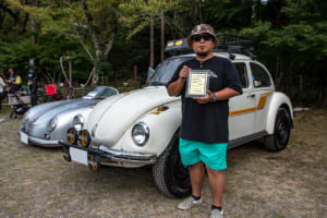 VW Autumn 2025:雑誌『レッツプレイVWs』が選ぶアワードは、近田(こんだ)さんの1973年式1303。メルカリで買ってから自分でアゲカスタムにチャレンジし、2インチのアップを果たしている。