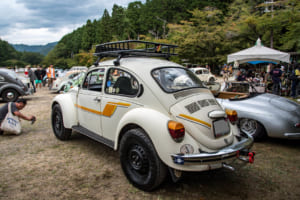 VW Autumn 2025:雑誌『レッツプレイVWs』が選ぶアワードは、近田(こんだ)さんの1973年式1303。メルカリで買ってから自分でアゲカスタムにチャレンジし、2インチのアップを果たしている。