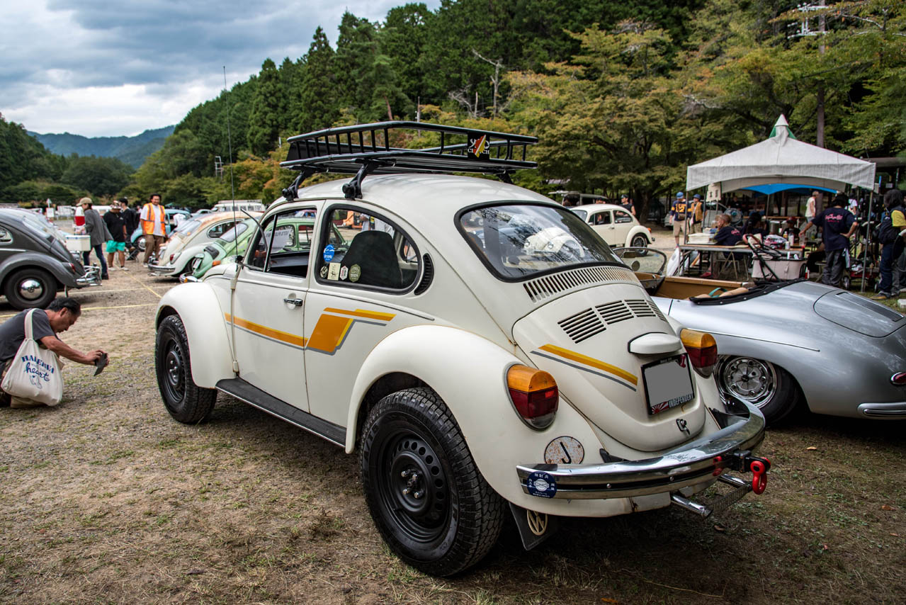 四半世紀続く“空冷VWの秋”。200台超のビートルやバスが京都・嵐山を