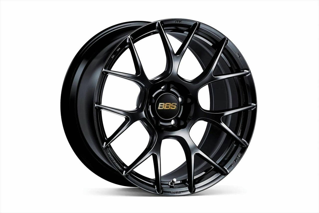 7本クロススポークに宿る、無限の可能性。BBS「RE-V7」とVWゴルフ8.5が
