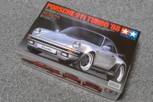 タミヤ1/24スケール・プラモデルのポルシェ911ターボ’88