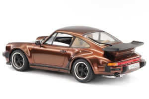 タミヤ＋フジミの組み合わせで完成させたポルシェ911ターボ