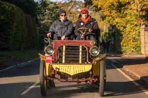 124年前のベンツ、雨の英国100kmを走破。「世界最古の公道ラリー」LBVCRで歴史的快走