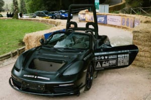 ポルシェ研修生の「魔改造」。718ボクスターSベース、「マットブラック