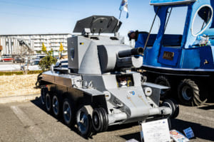 『ガルパン』の「クリスティー式突撃砲」が1人乗りミニカーに！ アリオ上尾に現れたBT-42の意外な中身【愛車群像】