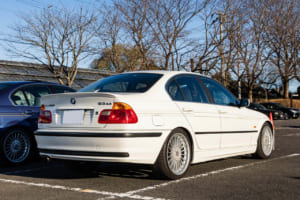 2000年式 アルピナB3 3.3 リムジン（E46型）：外装色が白のB3 3.3 リムジンは少ないのだという。そこが愛車のこだわりポイント。