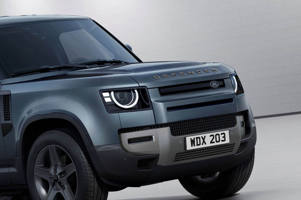 350馬力の最強商用車「ディフェンダー・ハードトップ」日本初導入。あえて選ぶ「2人乗り」の機能美と贅沢