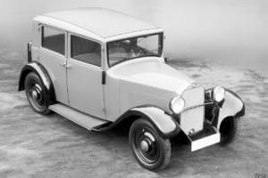 四輪独立懸架を備えた「世界で最初の量産車」は、1931年に登場したメルセデス・ベンツ初の小型車・170/W15。