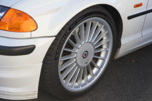 2000年式 アルピナB3 3.3 リムジン（E46型）：休日のみ乗っているが、購入時に1万3000kmだった累計走行距離は1万4800kmまで伸びた。