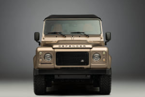 クラシック・ディフェンダーV8に追加された「オクタ」仕様