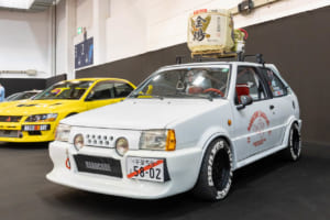 色々とツッコミどころが多いマーチ。見た目だけスーパーターボ仕様。ハードコアたこ焼きが気になります。